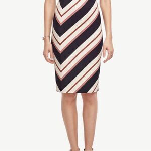 Ann Taylor Navy Pink Striped Ponte Pencil Skirt Size 2‎ Professional Officewear